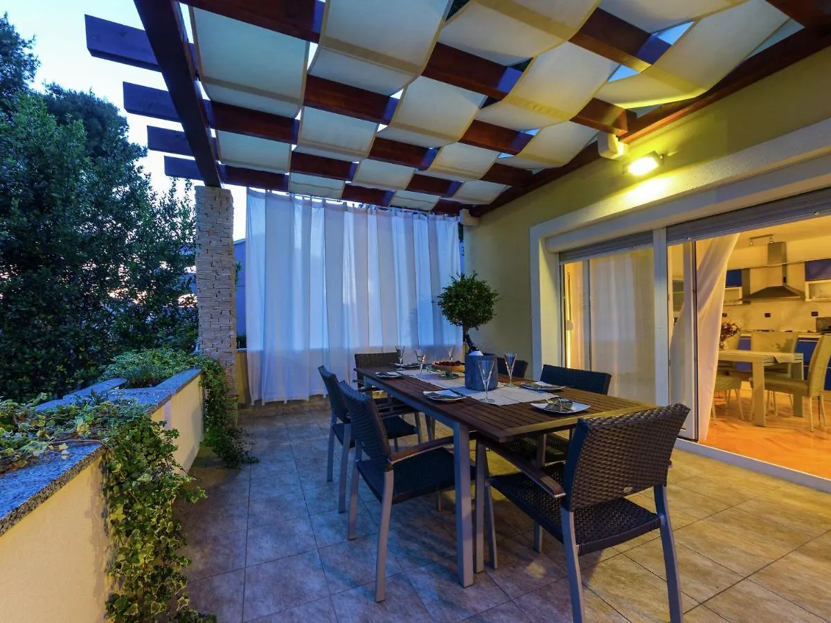 Exquisite Villa With Private Pool In Zadar