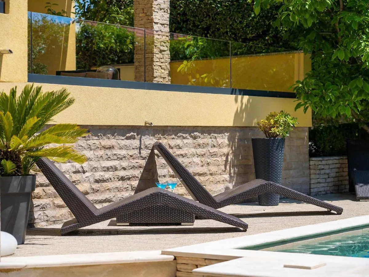 Exquisite Villa With Private Pool In Zadar