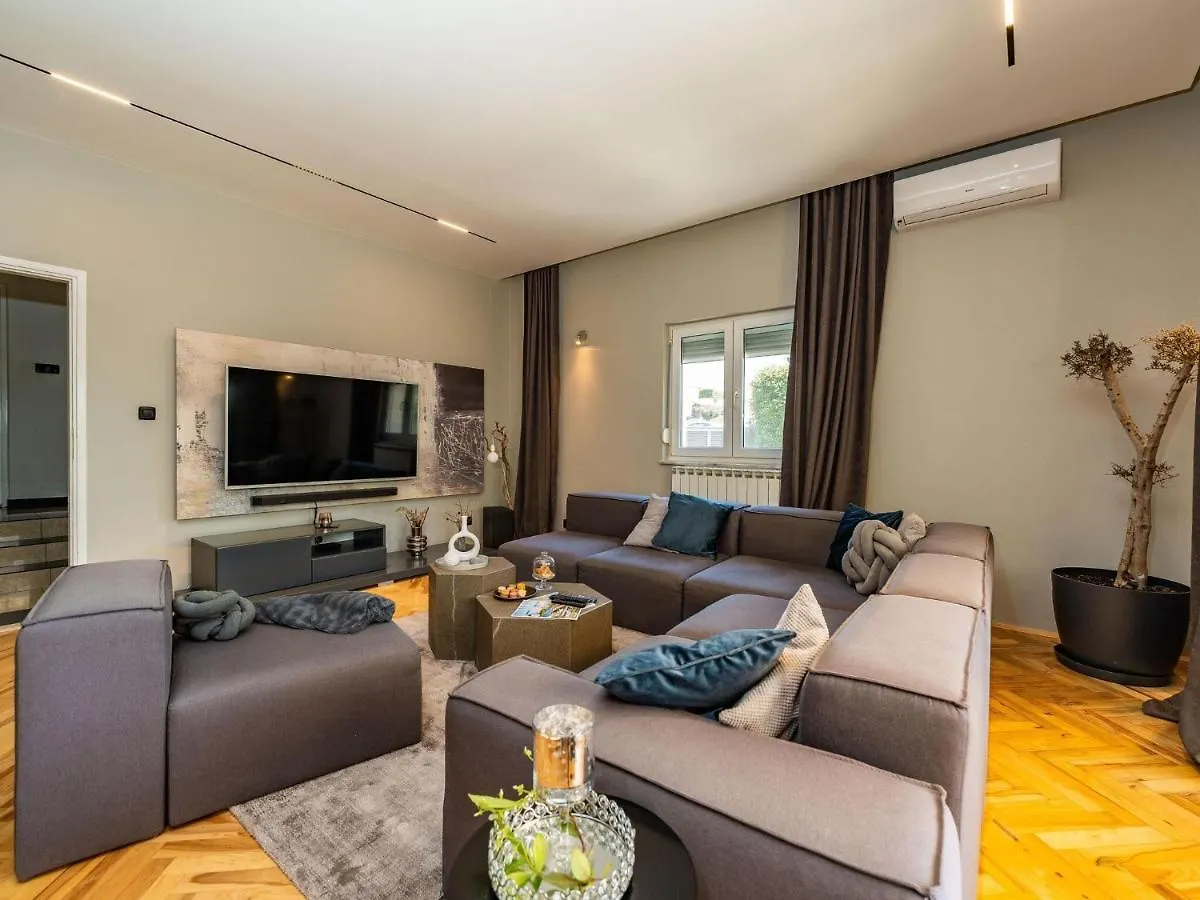 Exquisite Villa With Private Pool In Zadar