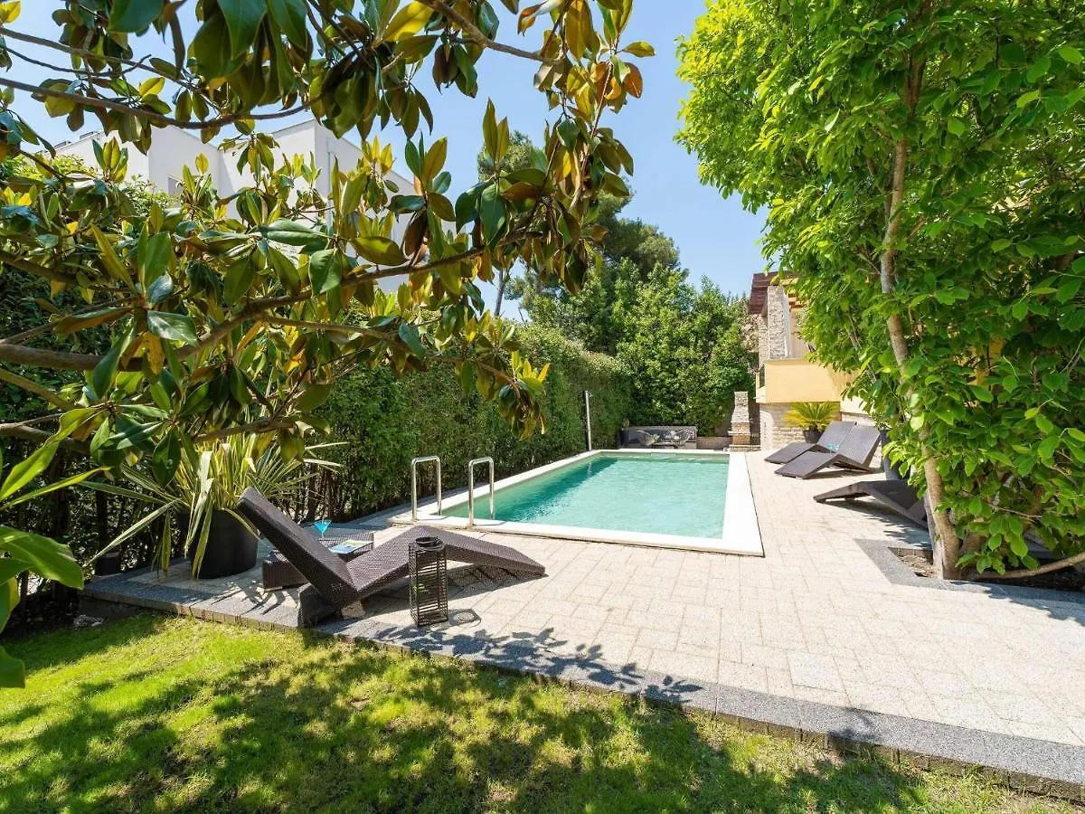 Exquisite Villa With Private Pool In Zadar