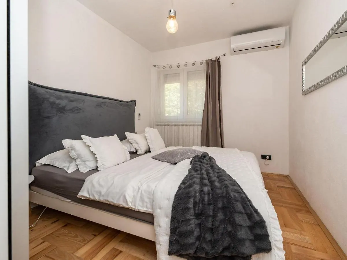 Exquisite Villa With Private Pool In Zadar