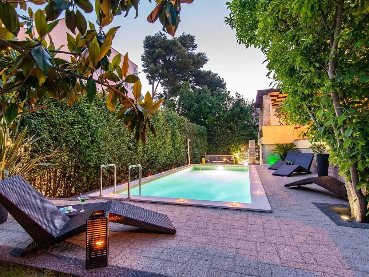 Exquisite Villa With Private Pool In Zadar